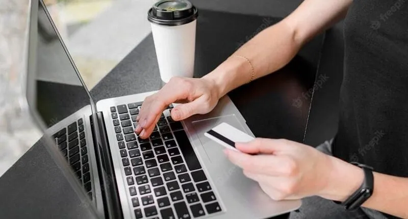 có thể rút tiền về tài khoản người khác không